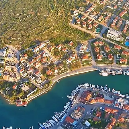 Izmir Cesmede Yazlik Kislik Daire Çeşme