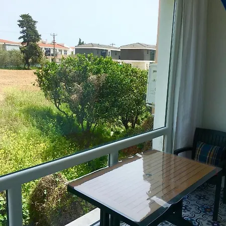Izmir Cesmede Yazlik Kislik Daire * Çeşme