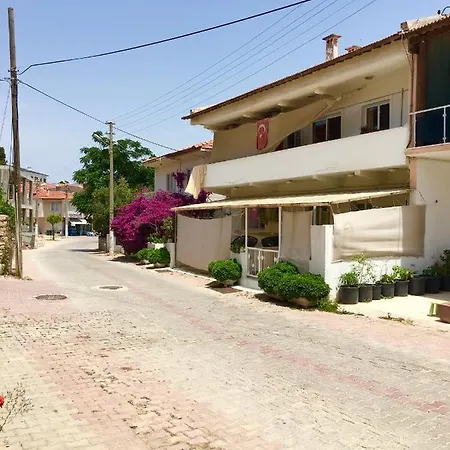 Izmir Cesmede Yazlik Kislik Daire Çeşme
