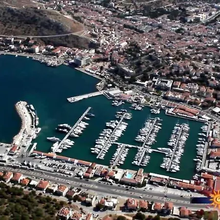 Izmir Cesmede Yazlik Kislik Daire